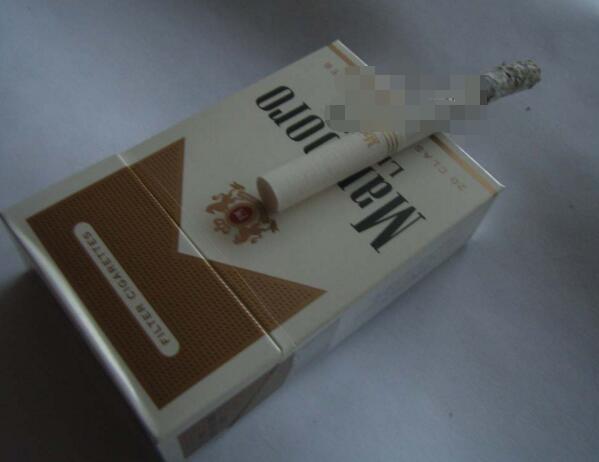 熊猫香烟硬黄云霄